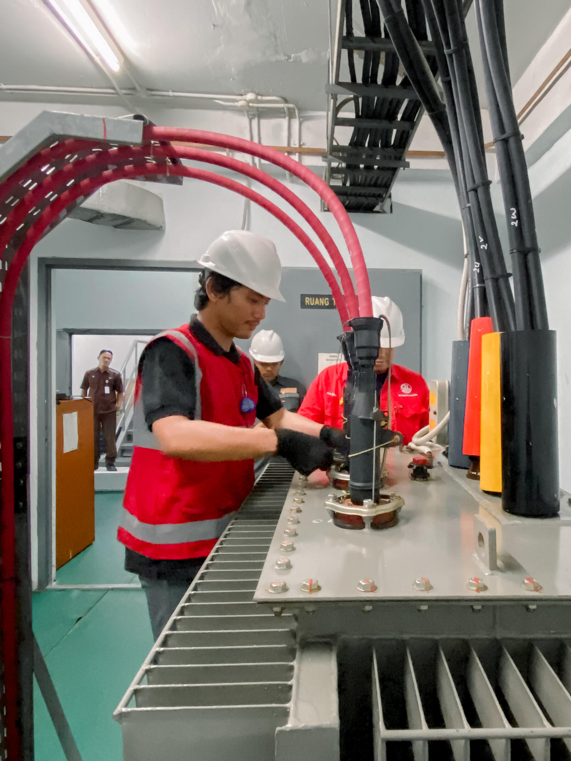 Perawatan panel listrik industri